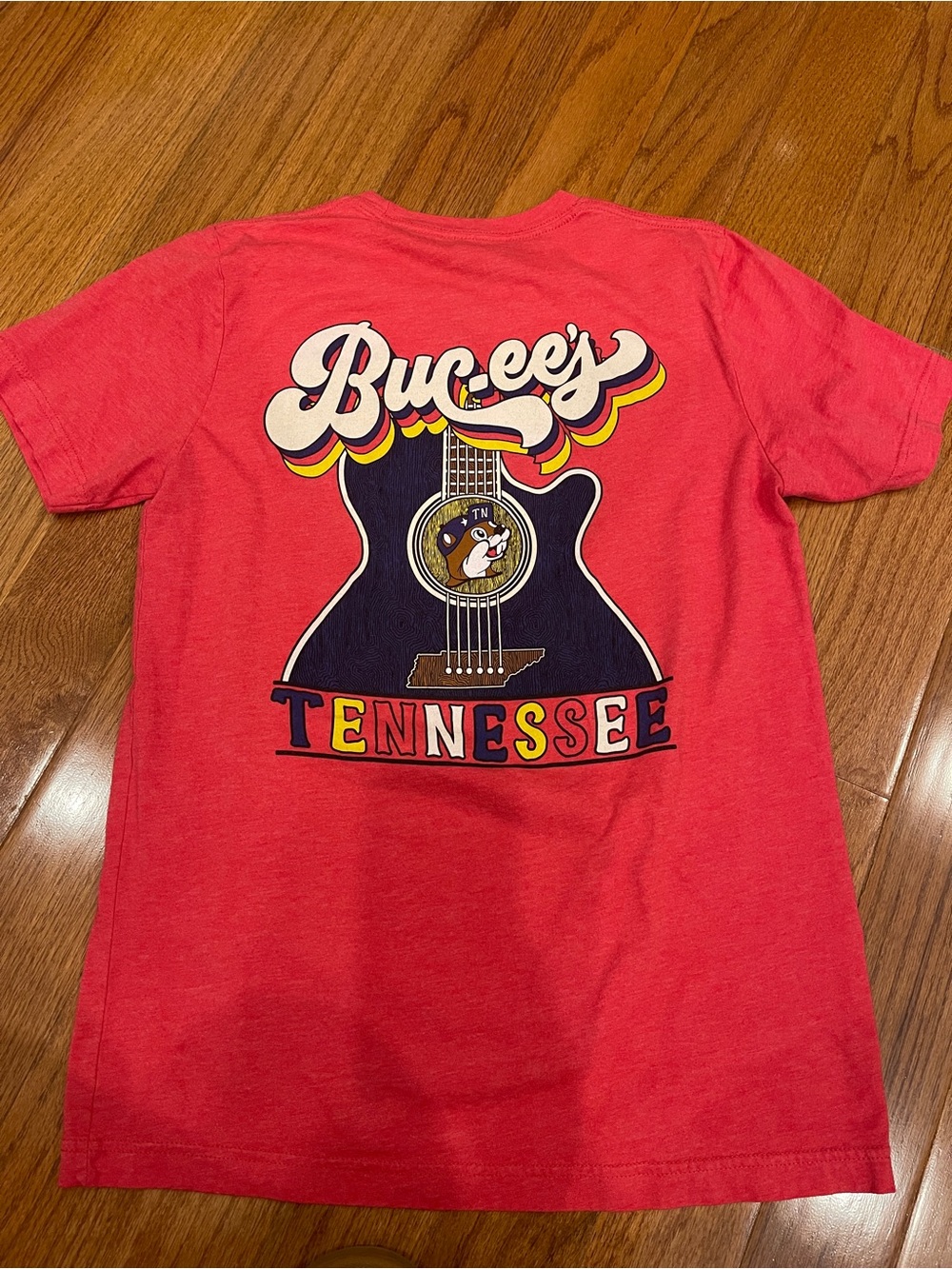 Buc-ee's Red Guitar Tennessee Logo Beaver Graphic Souvenir Tee T-Shirt Small